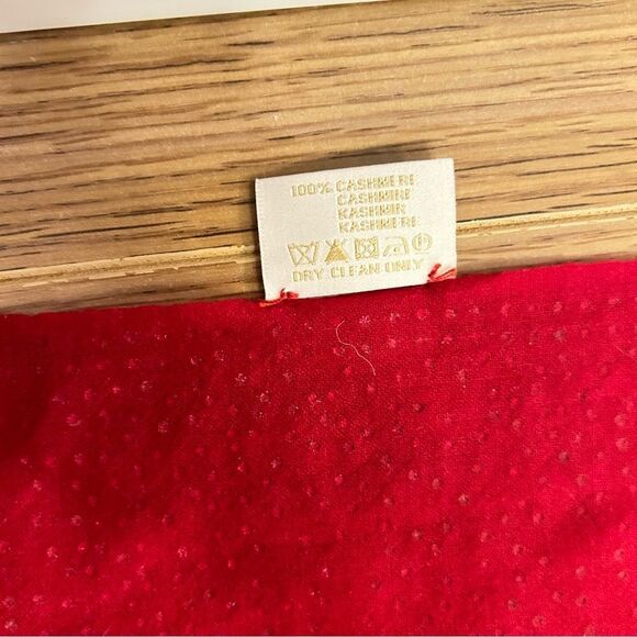 VINTAGE GALLERIA RED STUDDED CASHMERE SCARF MADE IN ITALY - Picture 4 of 10